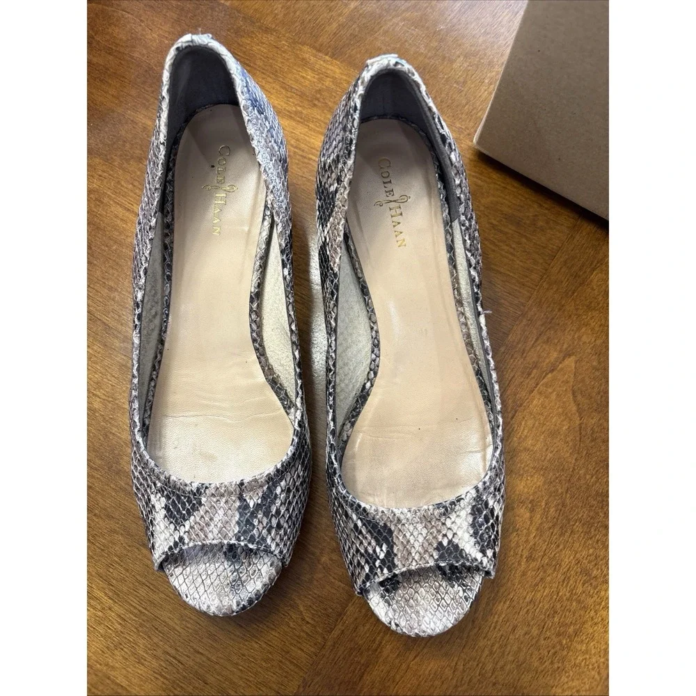 Cole Haan  Air Tallow Wedge 7.5 Ironstone Snake print Preowned W/ Box‎
